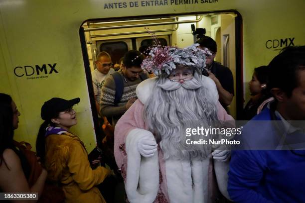 Jose Miguel Moctezuma Gonzalez, a street artist who specializes in human statues and make-up, is traveling around various stations of the Metro...
