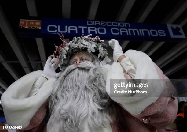 Jose Miguel Moctezuma Gonzalez, a street artist who specializes in human statues and make-up, is traveling around various stations of the Metro...