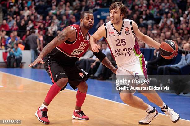 David Jelinek, #25 of Laboral Kutxa Vitoria competes with Omar Cook, #20 of Lietuvos Rytas Vilnius during the 2013-2014 Turkish Airlines Euroleague...