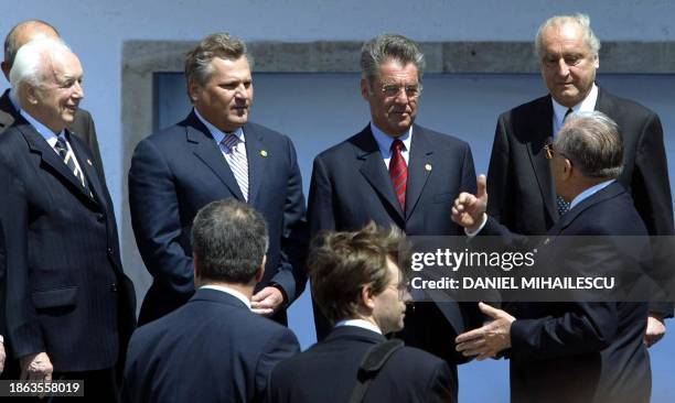 Romanian President Ion Iliescu speaks to Hungarian President Ferenc Madl Polish President Aleksander Kwasniewski Austrian President elect Heinz...