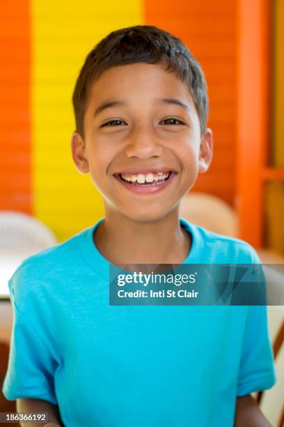 hispanic boy smiling - 8 9 años fotografías e imágenes de stock
