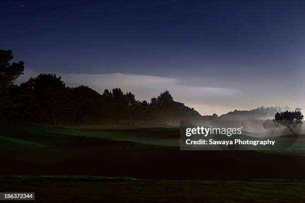 fog setting into the golf course - golf-course-at-night stock pictures, royalty-free photos & images