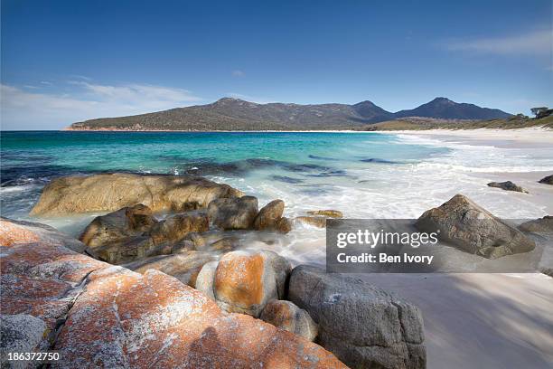 wineglass bay beach, tasmania - wine glass bay tasmania stock pictures, royalty-free photos & images