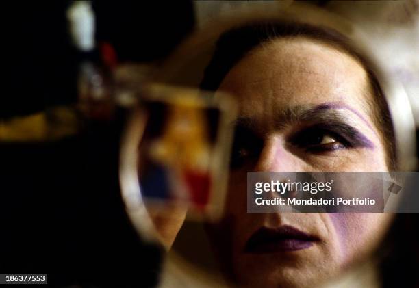 Italian director and actor Gabriele Lavia making up before coming on stage for the theatrical play I masnadieri. Italy, 1981.