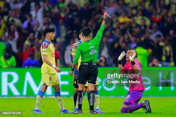 Referee Adonai Escobedo shows a red card to goalkeeper Nahuel Guzman of Tigres for a tackle against Julián Quiñones of America during the final...