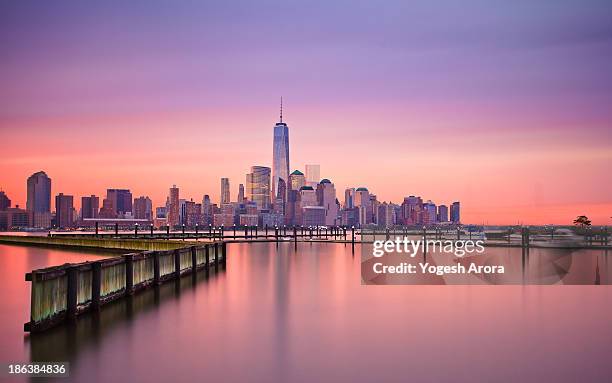 new york sunrise - new york city sunrise stock pictures, royalty-free photos & images