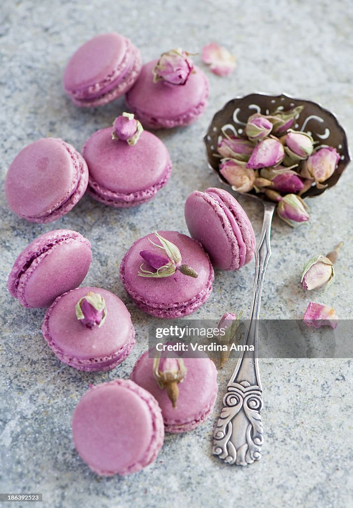 Rose macarons