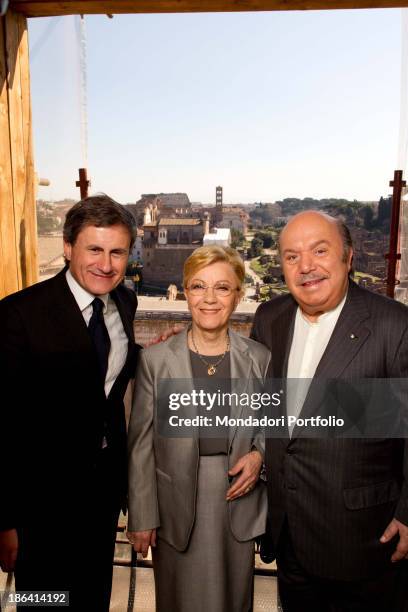 Italian actor and comedian Lino Banfi and his wife Lucia smiling with mayor Gianni Alemanno in Campidoglio. Lino Banfi received the Capitoline Wolf...