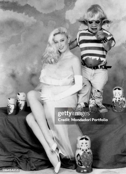 Italian pornstar, actress and showgirl Moana Pozzi sitting on the set of the TV show Matrioska with the character Scrondo played by Italian actor...