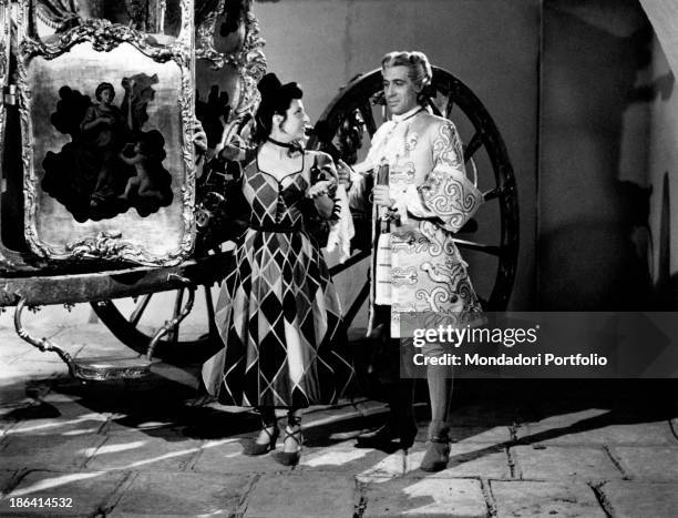 British actor Duncan Lamont asking Italian actress Anna Magnani to get in a coach in the film The golden coach. The actress is dressed as the...