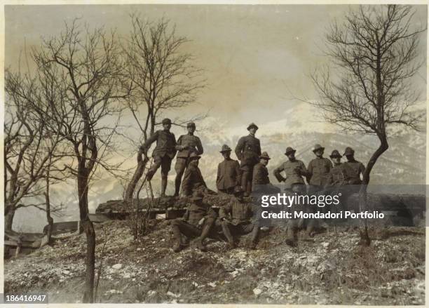 Group of officers on Asiago plateau , Italy. 1916. Gelatine process. Rome, Central Museum of the Risorgimento.