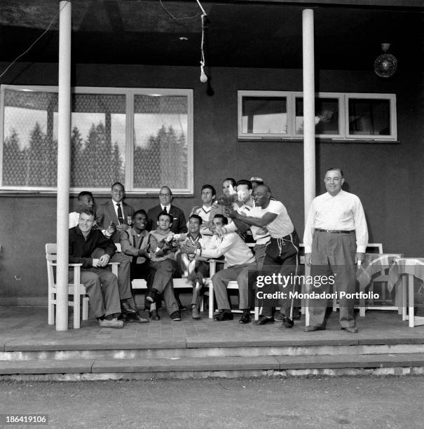 Brazilian coach Vicente Feola, Brazilian masseur Mario Américo, Brazilian football players José Altafini, Pelé , Zozimo Alves Calazaes, Pepe , Nilton...