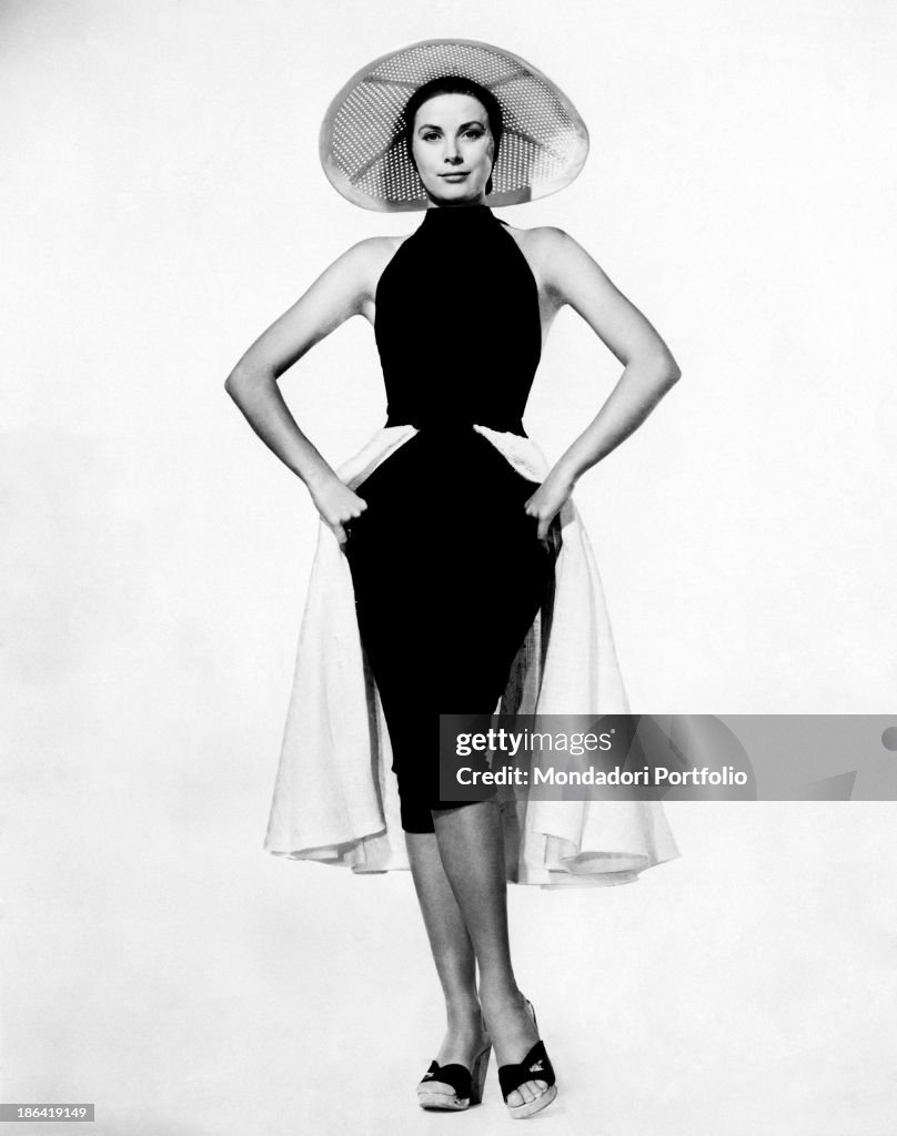Grace Kelly wearing a hat and an hip dress on the set of To Catch a Thief