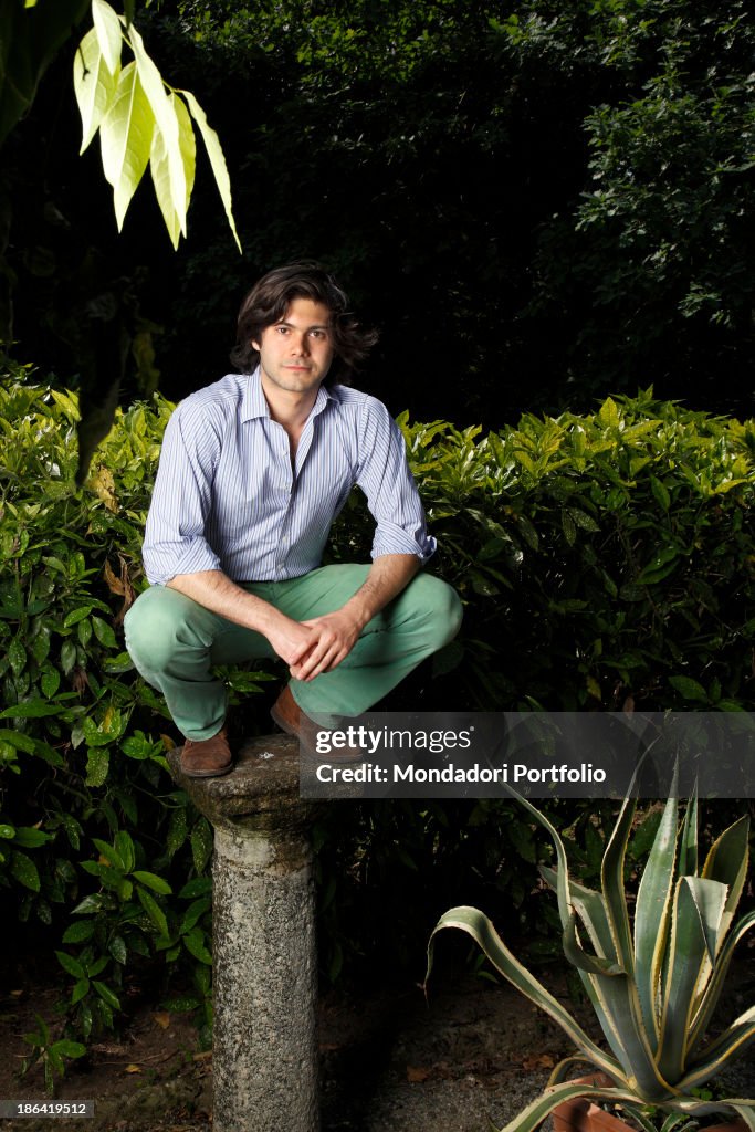 Carlo Sgarbi Brenner crouched on a column