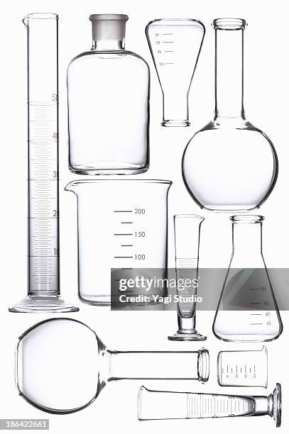 science beakers - middelgrote groep dingen stockfoto's en -beelden