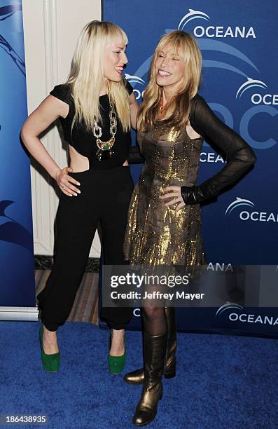 Singers Natasha Bedingfield and Carly Simon arrive at the Oceana Partners Award Gala With Former Secretary Of State Hillary Rodham Clinton and HBO...