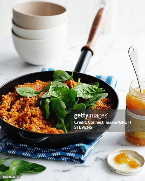 pan of spiced dahl with jar of mango chutney - dal stock-fotos und bilder