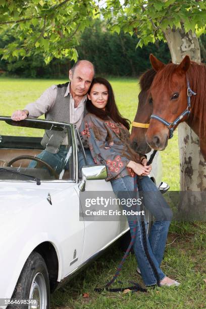 Portrait de l’acteur français Guy Marchand avec son épouse Adelina Khamaganova Marchand à Aveyron en 2008.