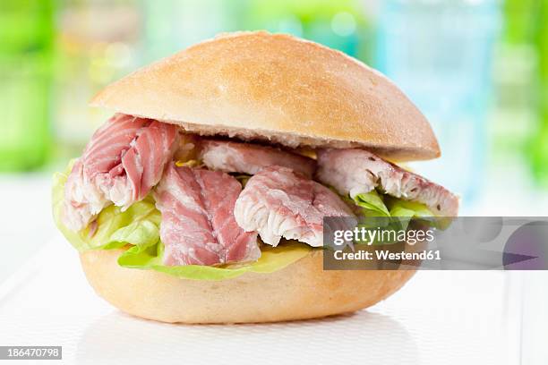 bread roll with pieces of eel, close up - saltwater eel stockfoto's en -beelden