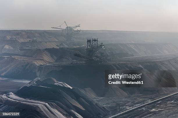 germany, view of brown charcoal mining at garzweiler - kohle stock-fotos und bilder