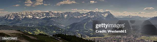 germany, bavaria, view of wetterstein mountain range with garmisch-partenkirchen - bavarian alps stock-fotos und bilder