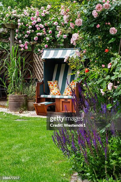 germany, north rhine westphalia, drensteinfurt, beach chair in rose garden - beach shelter ストックフォトと画像