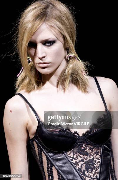 Raquel Zimmermann walks the runway during the Versace Ready to Wear Fall/Winter 2002-2003 fashion show as part of the Milan Fashion Week on March 1,...