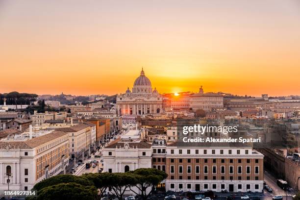 aerial panoramic view of rome skyline with st. peter's basilica at sunset, italy - provincia de roma fotografías e imágenes de stock