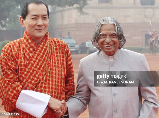 Indian President APJ Abdul Kalam shakes hands with Bhutan's King Jigme Singye Wangchuck during a welcome ceremony at the Presidential Palace in New...