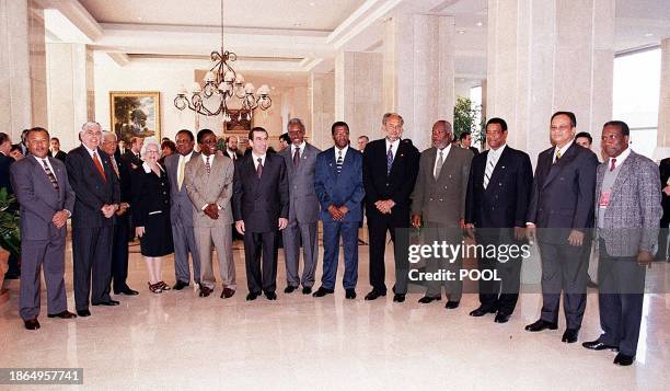 Chilean President Eduardo Frei poses with leaders of the Caribbean Community 17 April in Santiago, Chile, one day before the start of the Summit of...