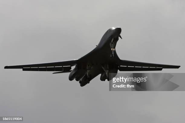 military aircraft bomber aircraft "b-1 lancer" in the sky - b1 bomber stock pictures, royalty-free photos & images