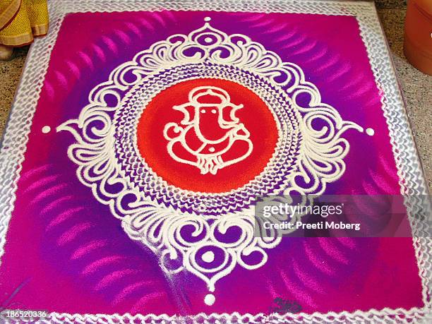 ganpathi rangoli designs in sand - rangoli stock-fotos und bilder