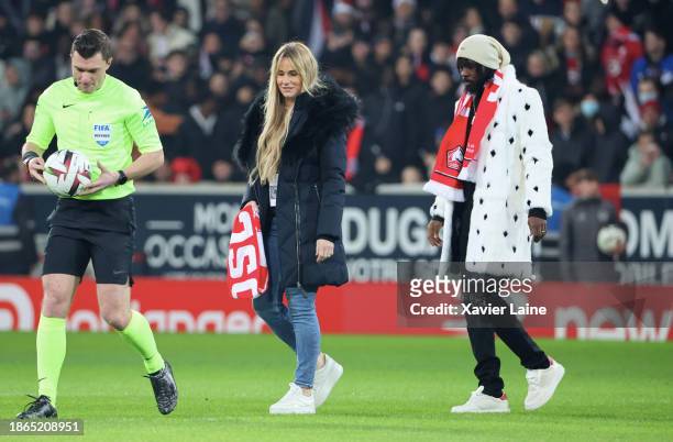Amandine Henry kicks off the Ligue 1 Uber Eats match between Lille OSC and Paris Saint-Germain at Stade Pierre-Mauroy on December 17, 2023 in Lille,...