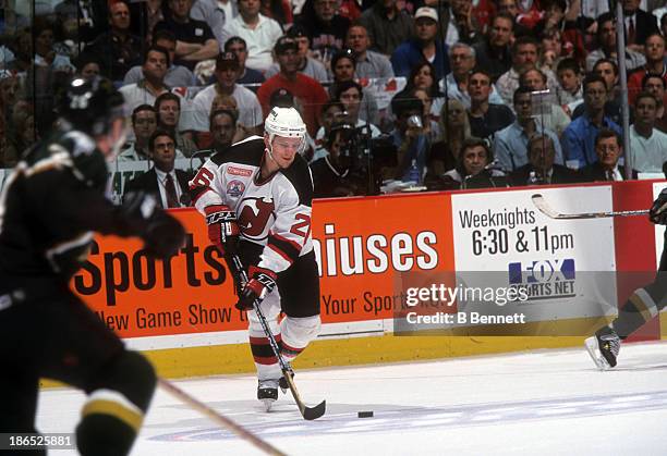 Patrick Elias of the New Jersey Devils skates with the puck during Game 2 of the 2000 Stanley Cup Finals against the Dallas Stars on June 1, 2000 at...