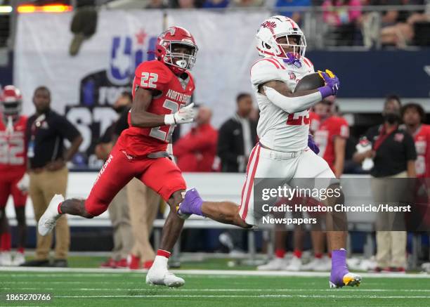 Duncanville running back Caden Durham runs past North Shore wide receiver Khamani Hudson for a 92-yard touchdown during the first half of the 6A...