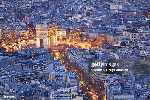 arc de triomphe - paris - arc de triomphe parijs stockfoto's en -beelden