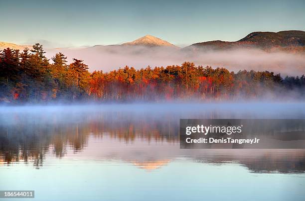 autumn snowcapped white mountains in new hampshire - september stock pictures, royalty-free photos & images
