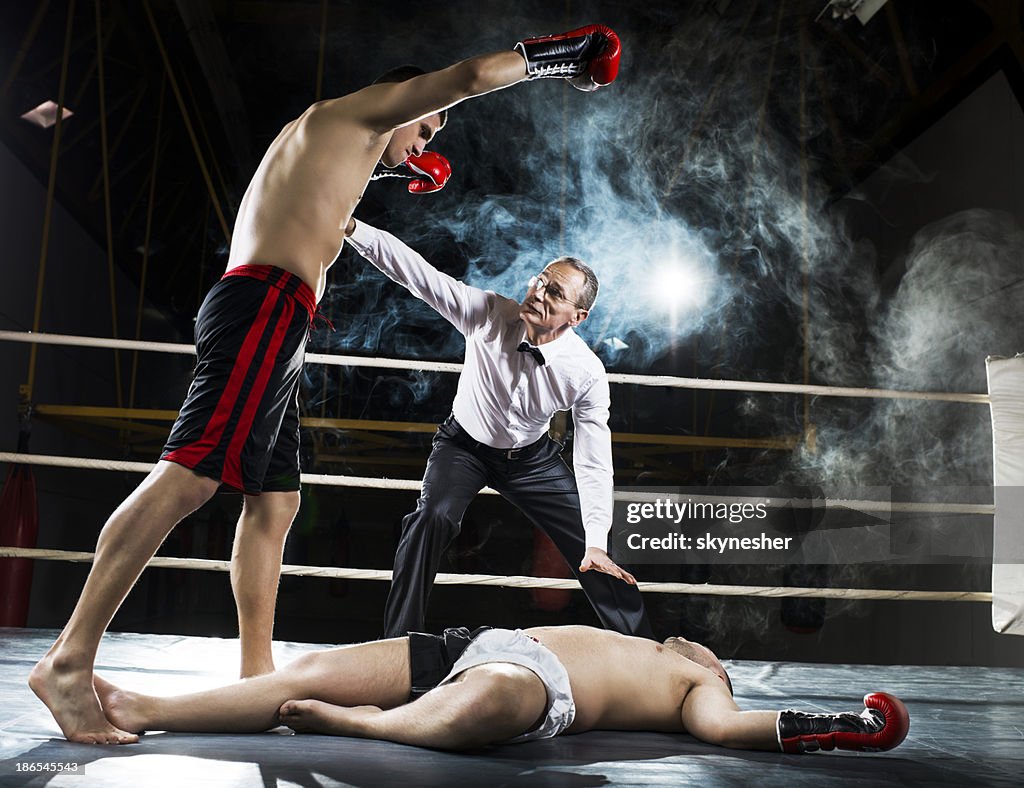 Knockout Knockout High-Res Stock Photo - Getty Images