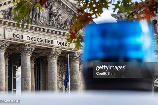 police light with reichstag building (deutscher bundestag) - science and transportation committee stock pictures, royalty-free photos & images