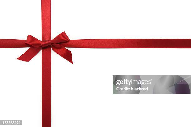 cinta roja de regalo & bow - trasfondo colorado fotografías e imágenes de stock