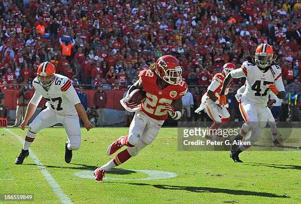 Wide receiver Dexter McCluster of the Kansas City Chiefs returns a punt against pressure from defenders Christian Yount and MarQueis Gray of the...