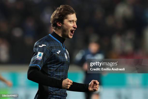 Aleksey Miranchuk of Atalanta BC celebrates scoring their team's fourth goal during the Serie A TIM match between Atalanta BC and US Salernitana at...