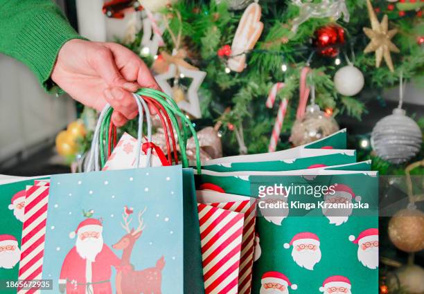 gift bags - goodie bag stock pictures, royalty-free photos & images