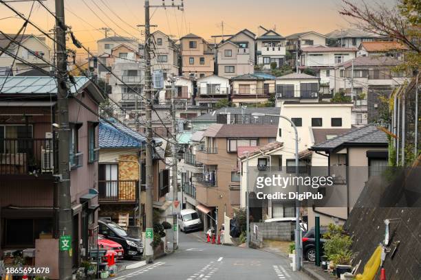 noge hillside - an urban mosaic - yokohama foto e immagini stock