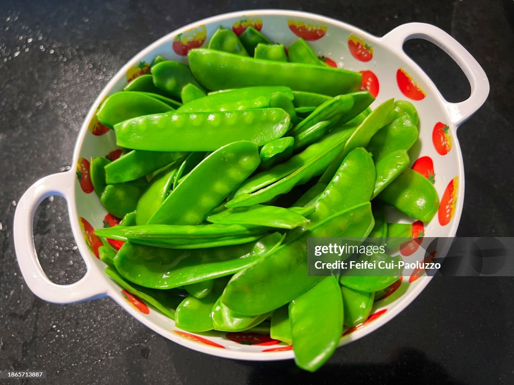 Close-up of a bowl of snow pea