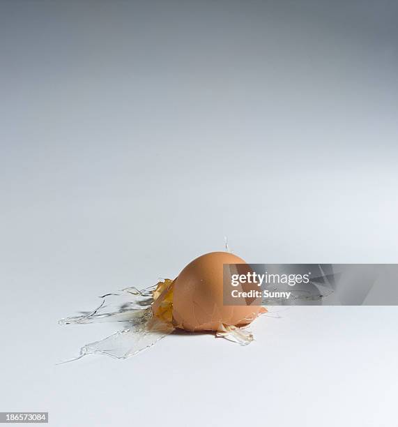 smashing egg - food fight stock pictures, royalty-free photos & images