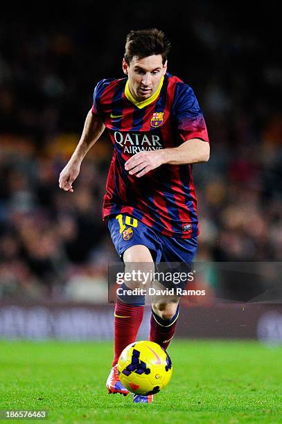 Lionel Messi of FC Barcelona runs with the ball during the La Liga match between FC Barcelona and RCD Espanyol at Camp Nou on November 1, 2013 in...