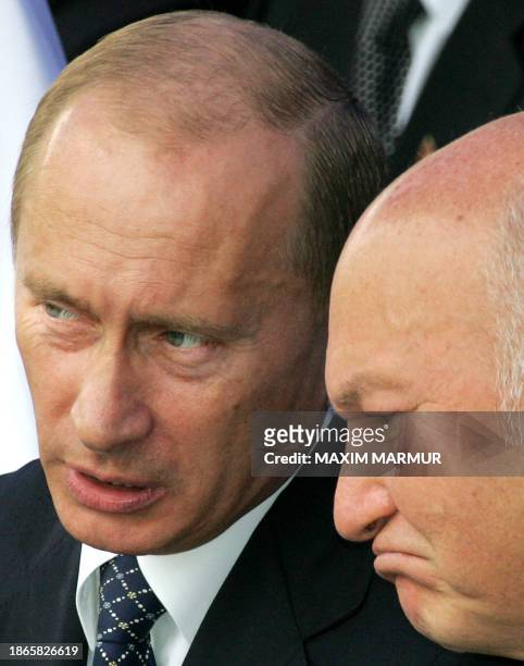 Russian President Vladimir Putin speaks with Moscow's Mayor Yuri Luzhkov during the Day of the City celebtration in Moscow, 02 September 2006....
