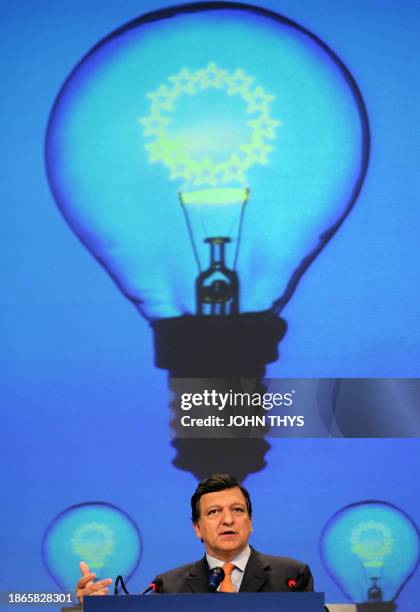 European Commission Chairman Jose Manuel Durao Barroso gestures 08 March 2006 during a press conference relating to a new report on EU energy policy,...