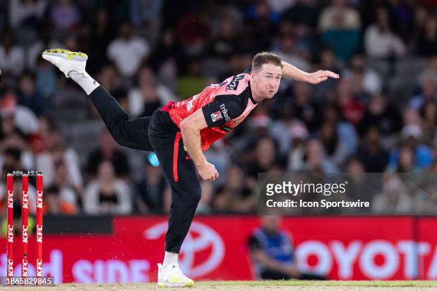 Melbourne Renegades player Tom Rogers bowls during KFC Big Bash League T20 match between Melbourne Renegades and Brisbane Heat at the Marvel Stadium...